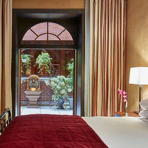 Camera deluxe con letto queen size